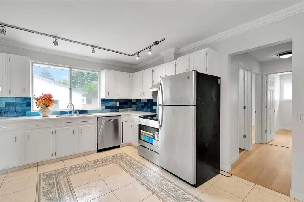 300 Sackville Drive SW