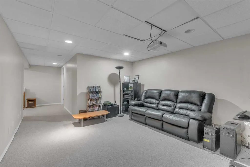 300 Sackville Drive SW