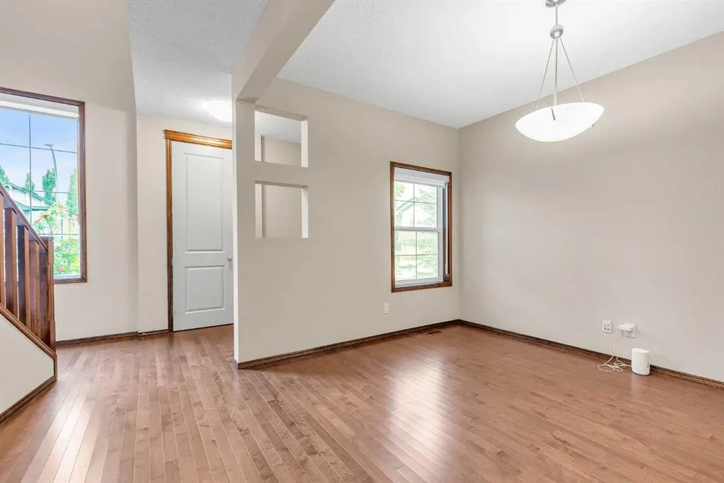 64 Everoak Park SW