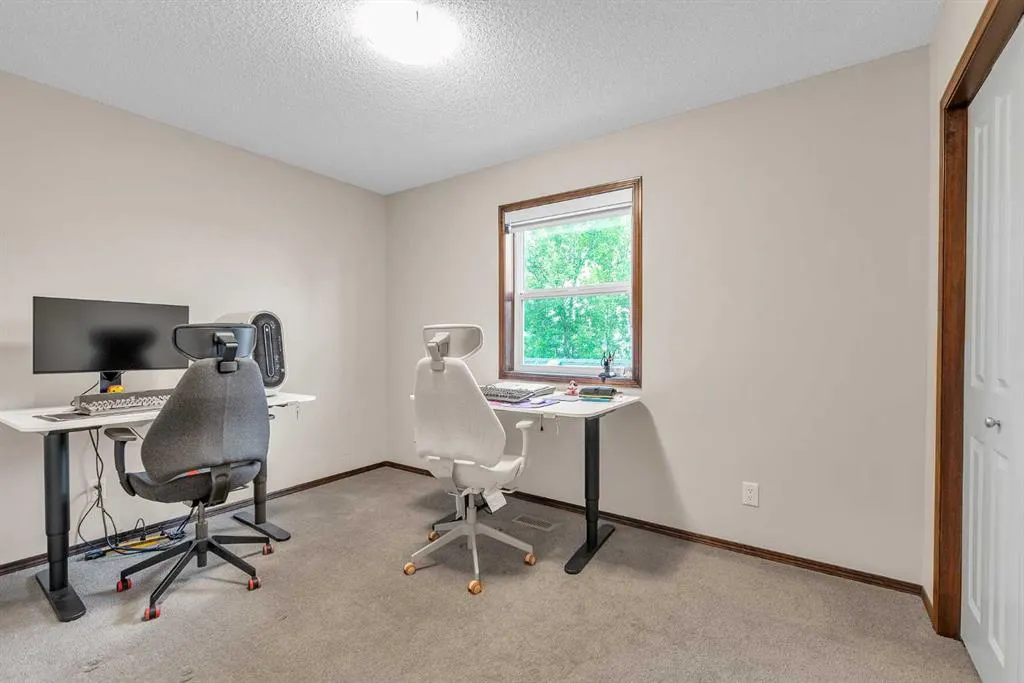 64 Everoak Park SW