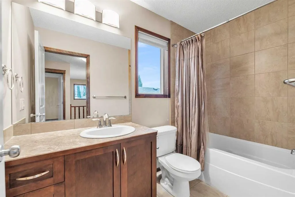 64 Everoak Park SW