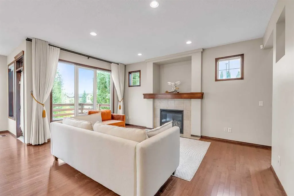 64 Everoak Park SW