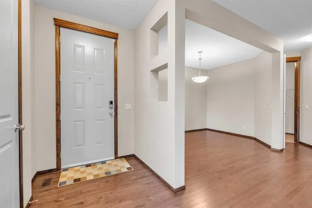 64 Everoak Park SW
