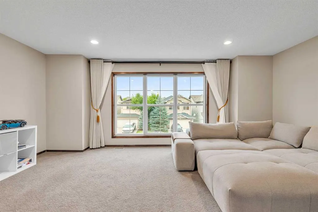 64 Everoak Park SW
