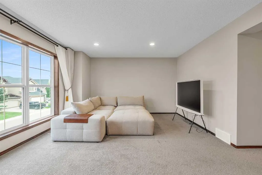 64 Everoak Park SW