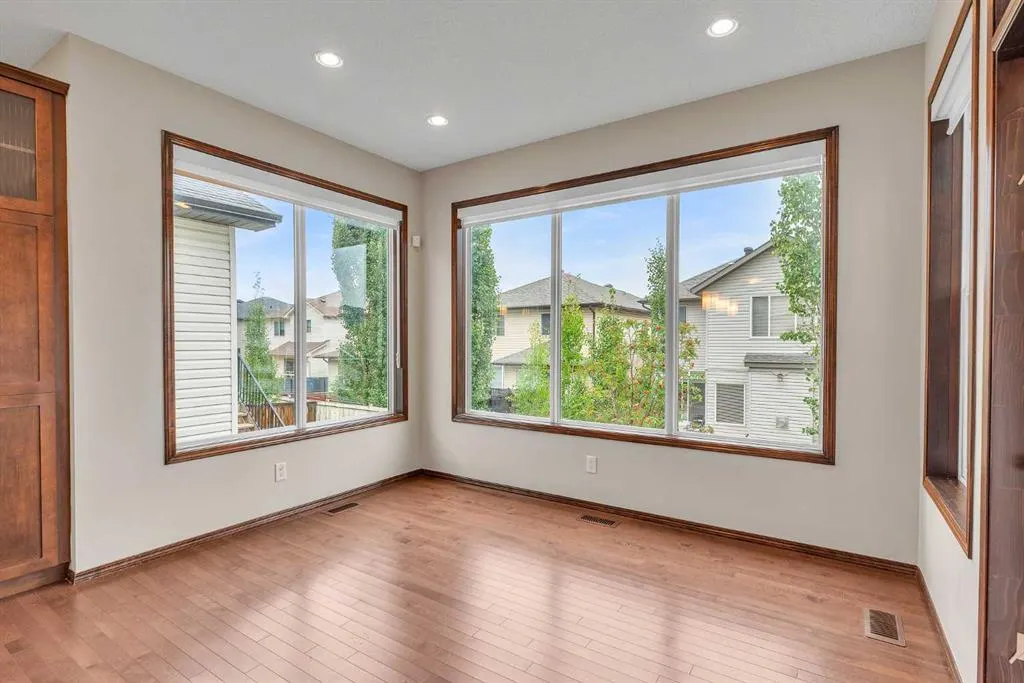 64 Everoak Park SW