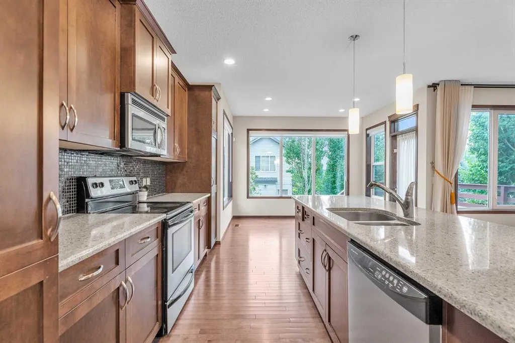 64 Everoak Park SW