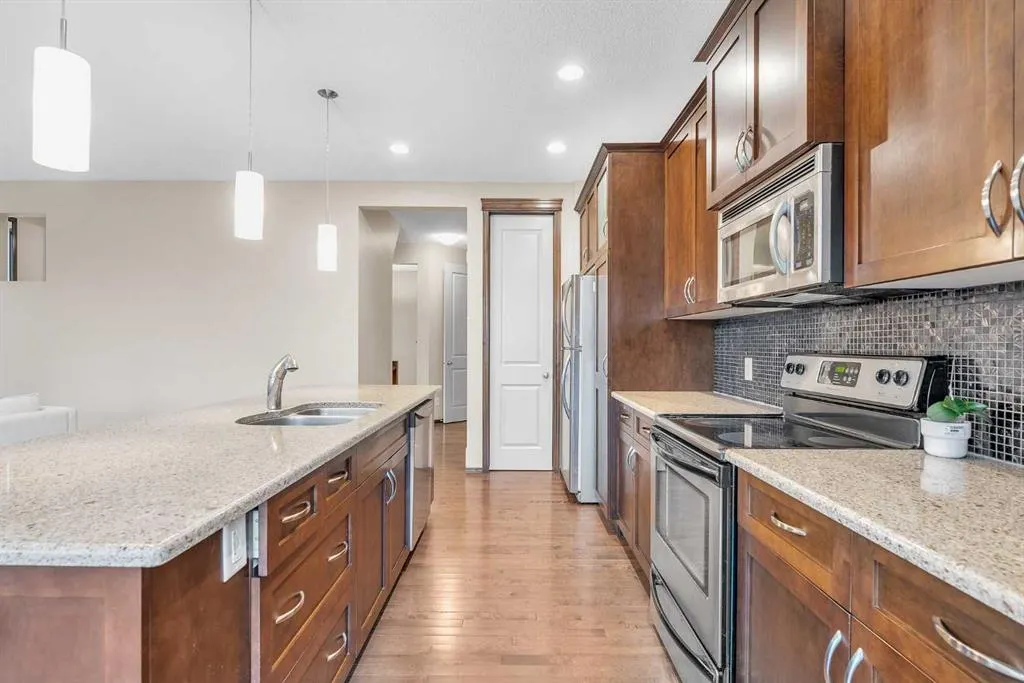 64 Everoak Park SW