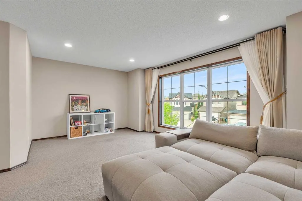 64 Everoak Park SW