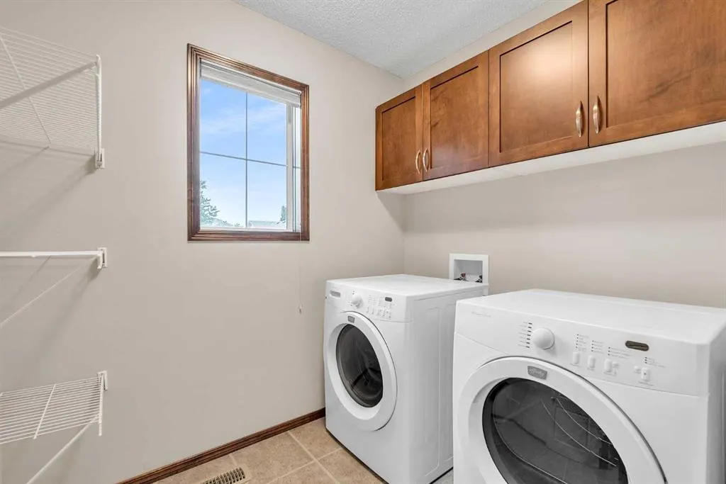 64 Everoak Park SW