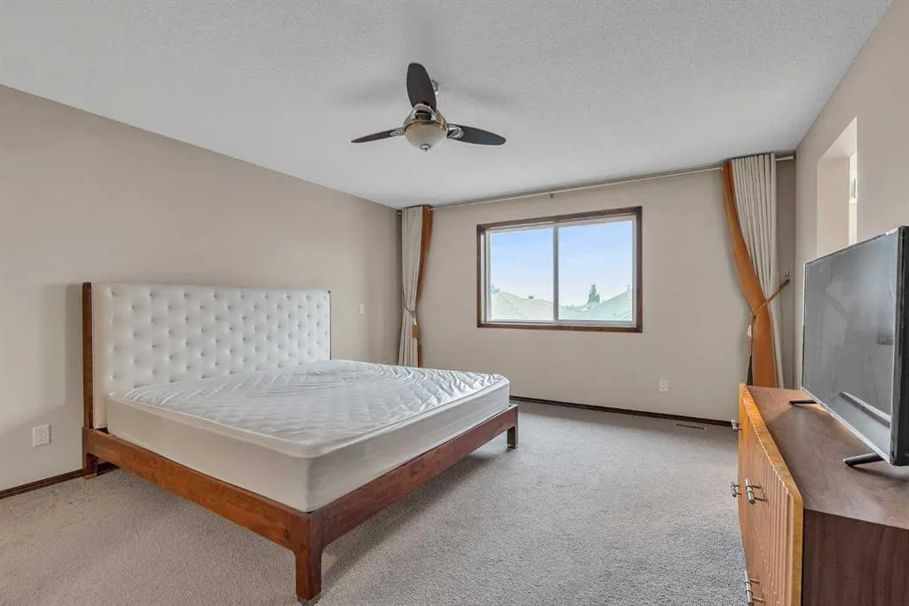 64 Everoak Park SW