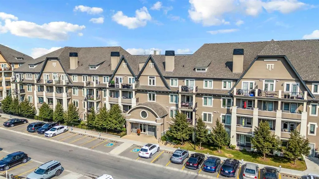 20 Mahogany Mews SE, #203