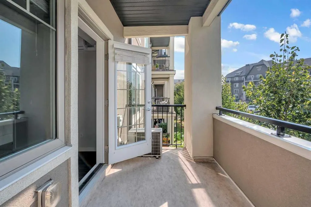 20 Mahogany Mews SE, #203