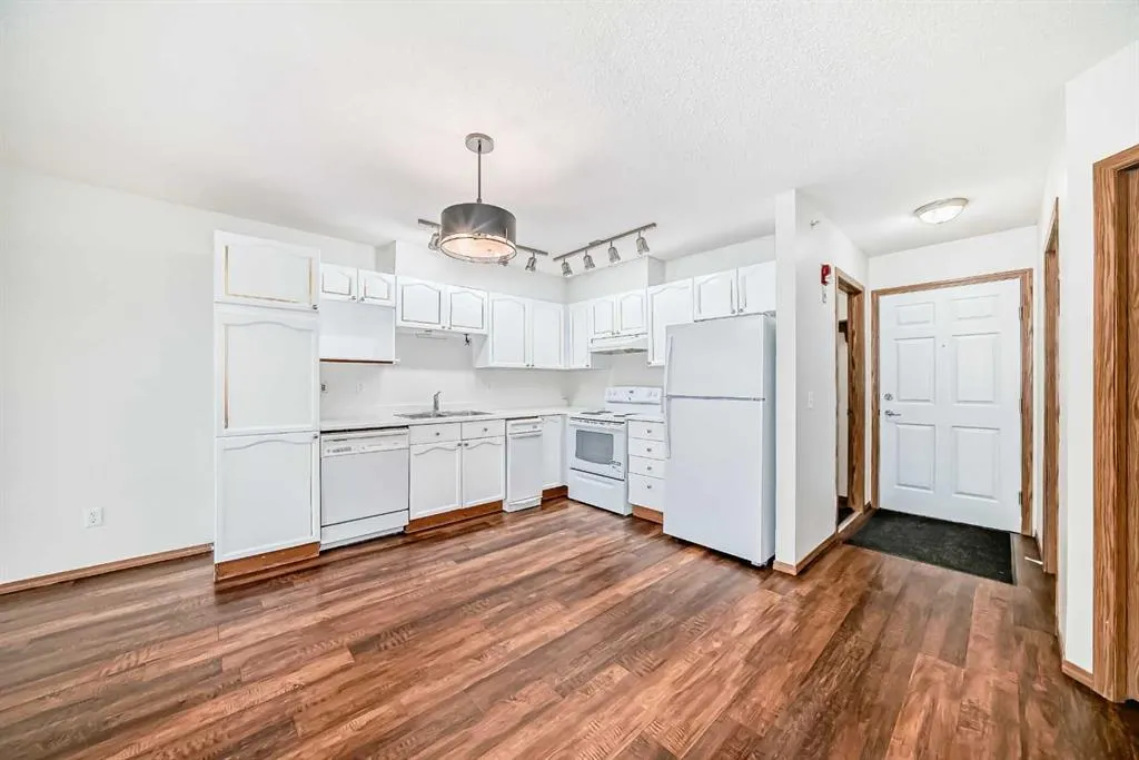 7 Somervale View SW, #304