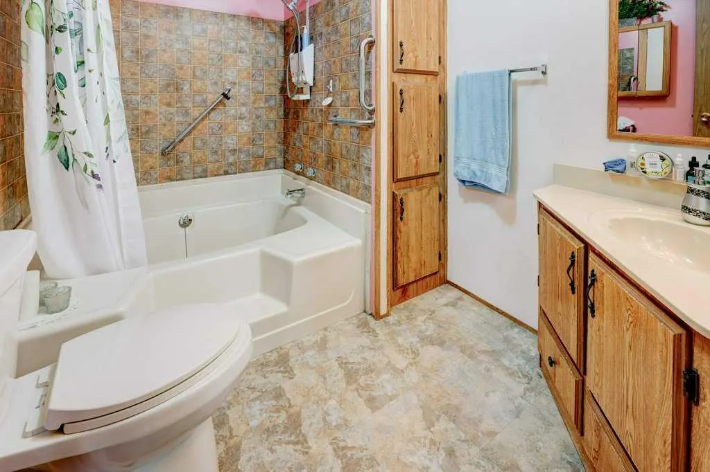 3126 Burroughs Manor NE
