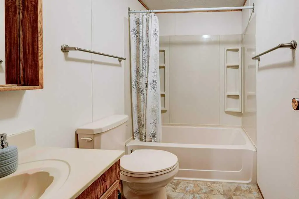 3126 Burroughs Manor NE