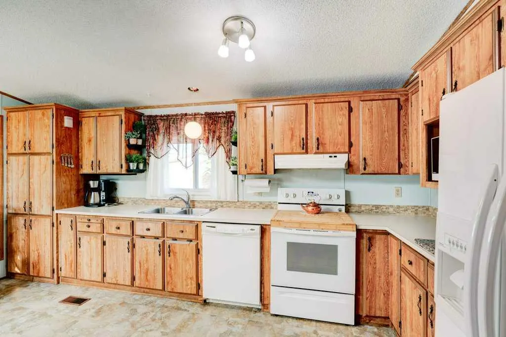 3126 Burroughs Manor NE