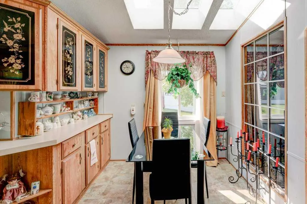 3126 Burroughs Manor NE