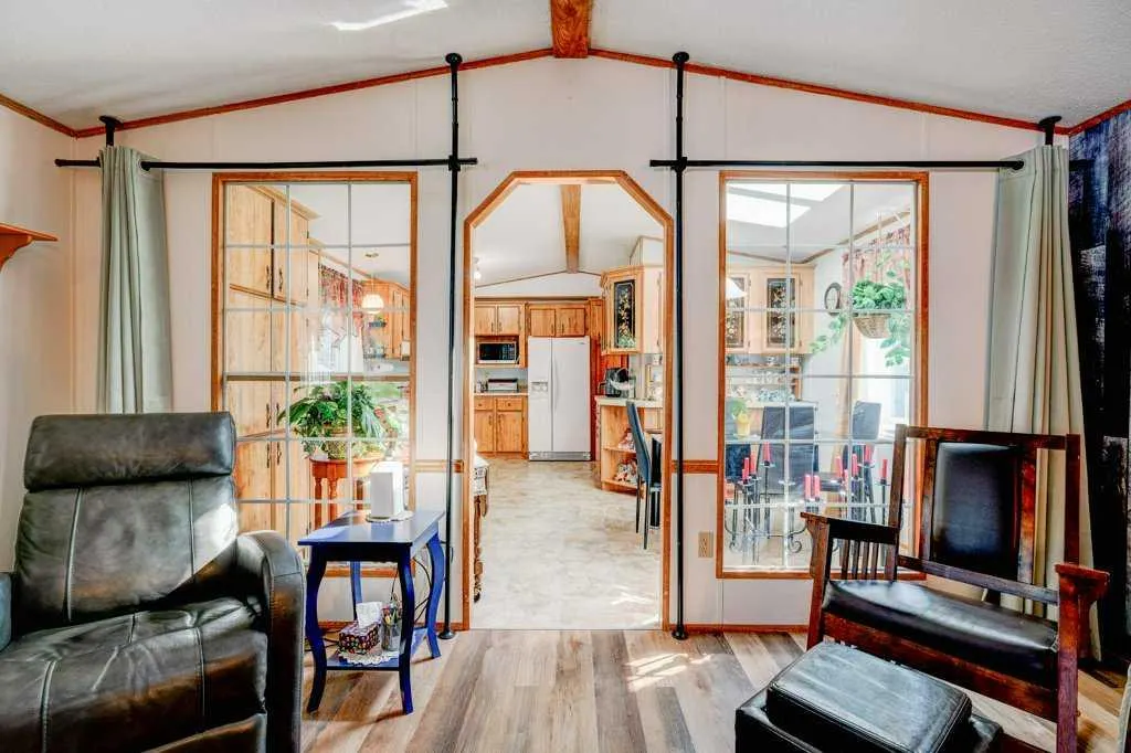 3126 Burroughs Manor NE