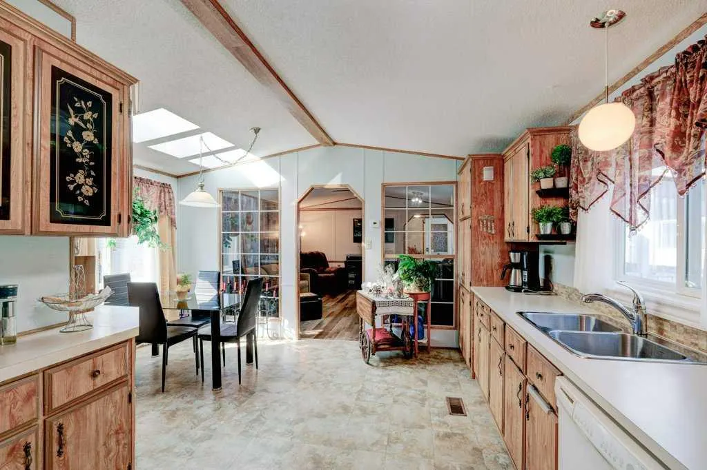 3126 Burroughs Manor NE