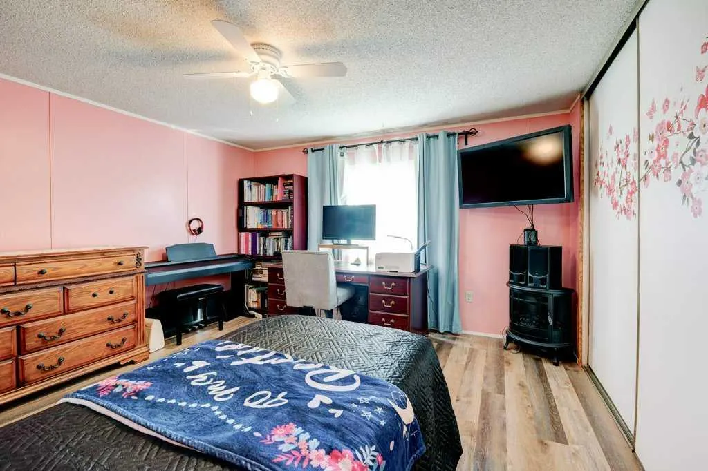 3126 Burroughs Manor NE