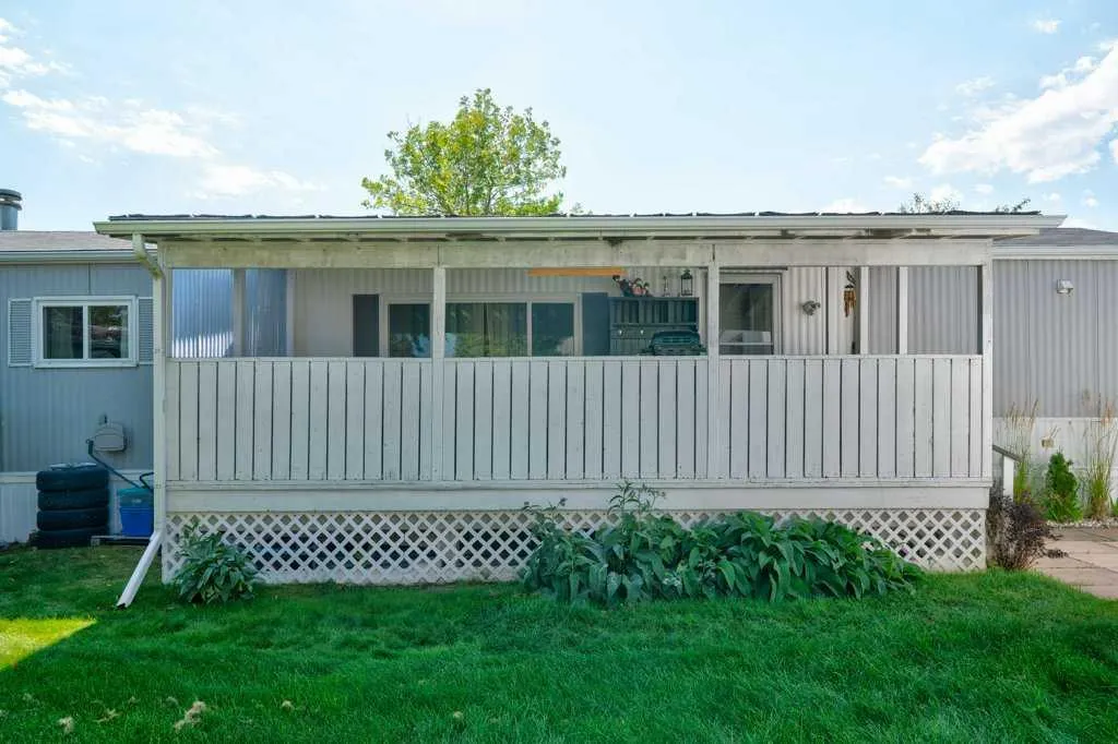 3126 Burroughs Manor NE