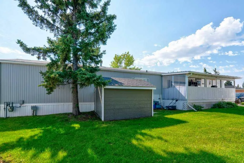 3126 Burroughs Manor NE