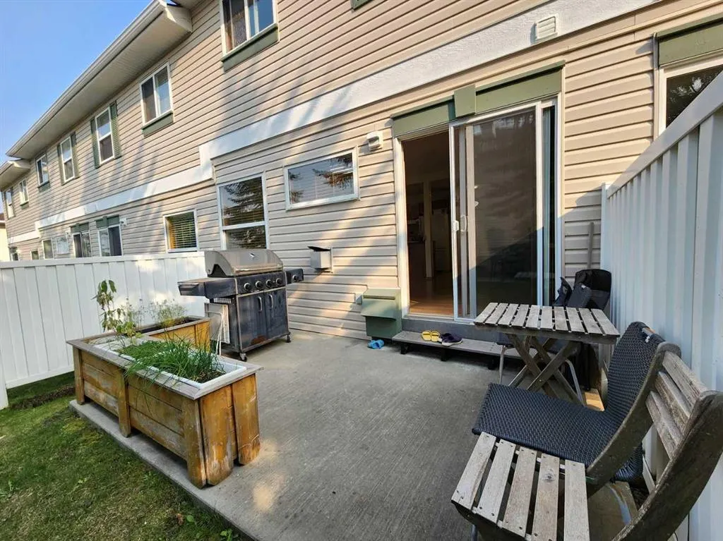 9 Country Hills Rise NW
