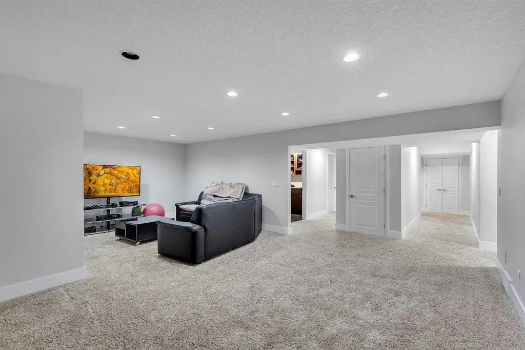 168 Aspenshire Drive SW