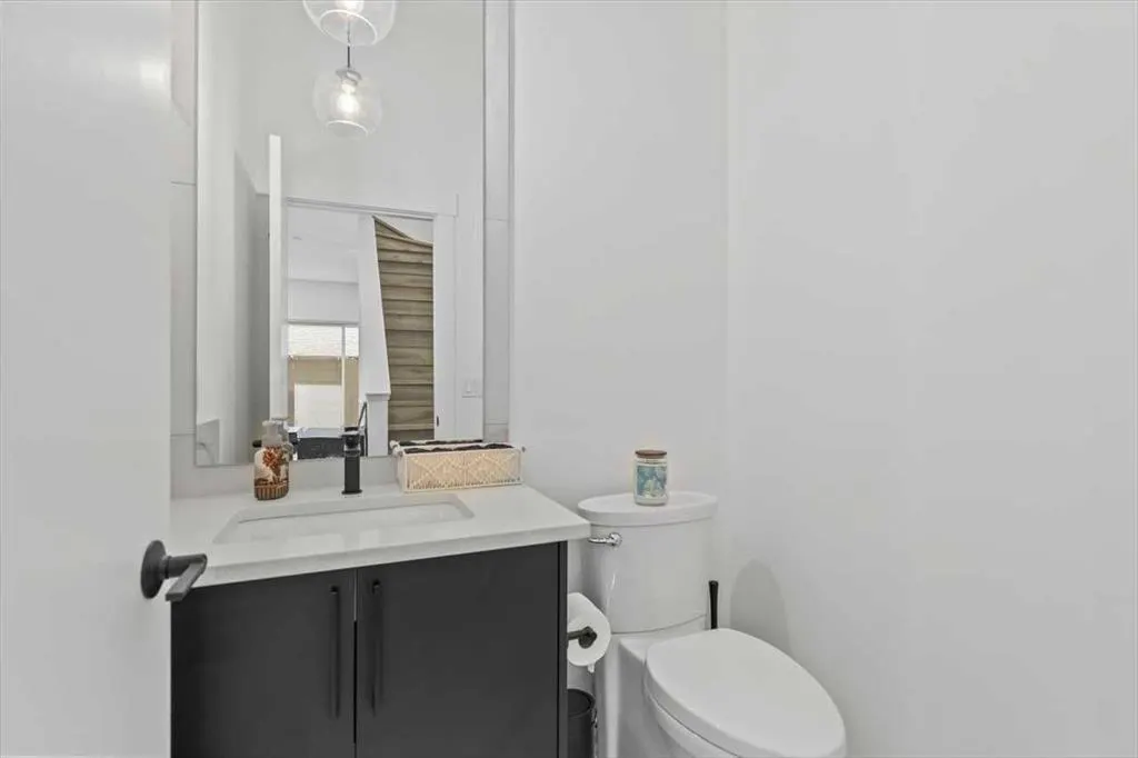 1825 27 Avenue SW, #4