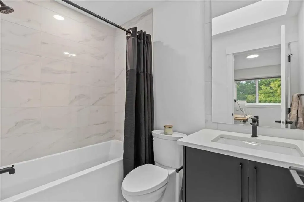 1825 27 Avenue SW, #4