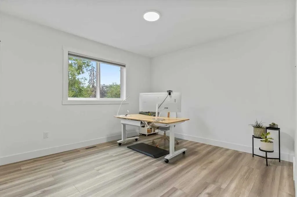 1825 27 Avenue SW, #4