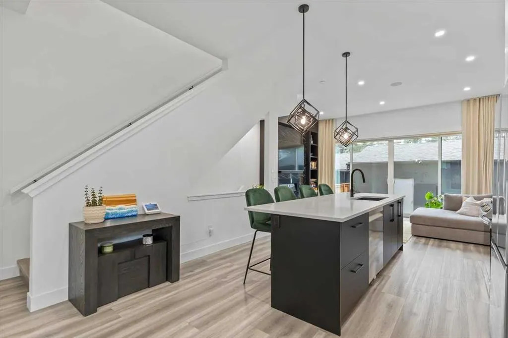 1825 27 Avenue SW, #4