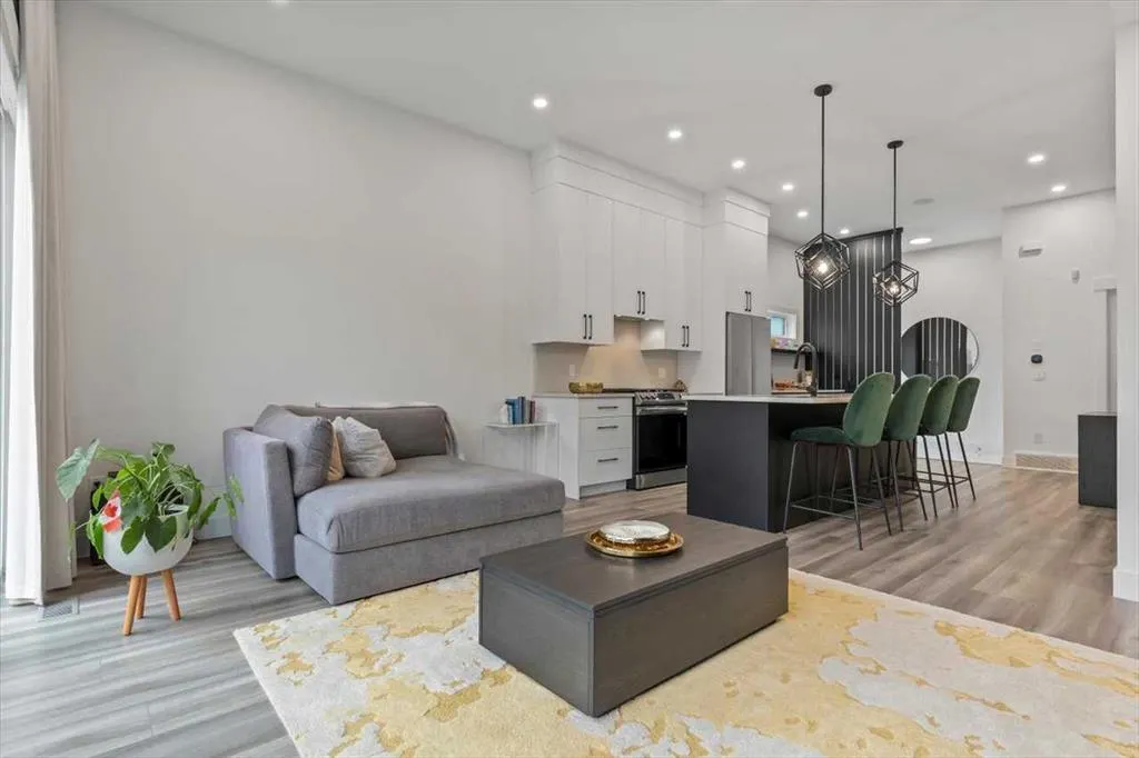 1825 27 Avenue SW, #4