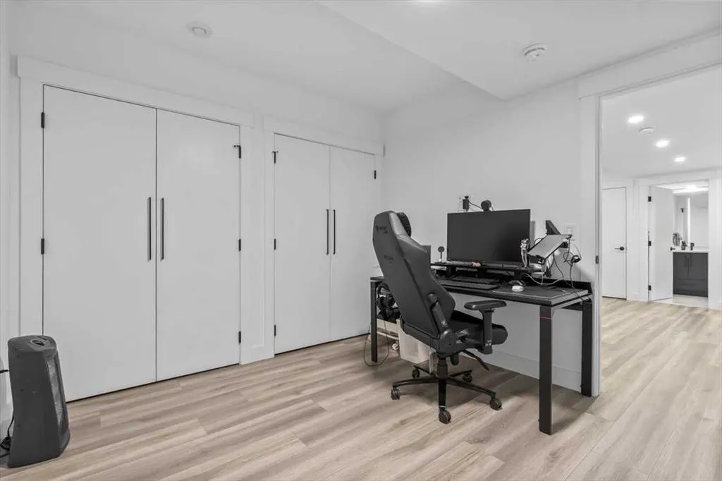 1825 27 Avenue SW, #4