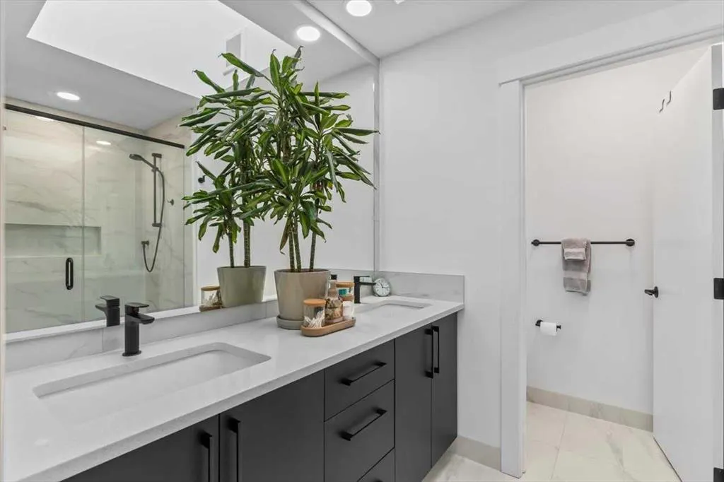1825 27 Avenue SW, #4