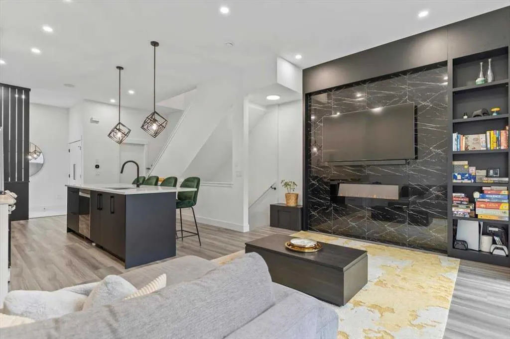 1825 27 Avenue SW, #4