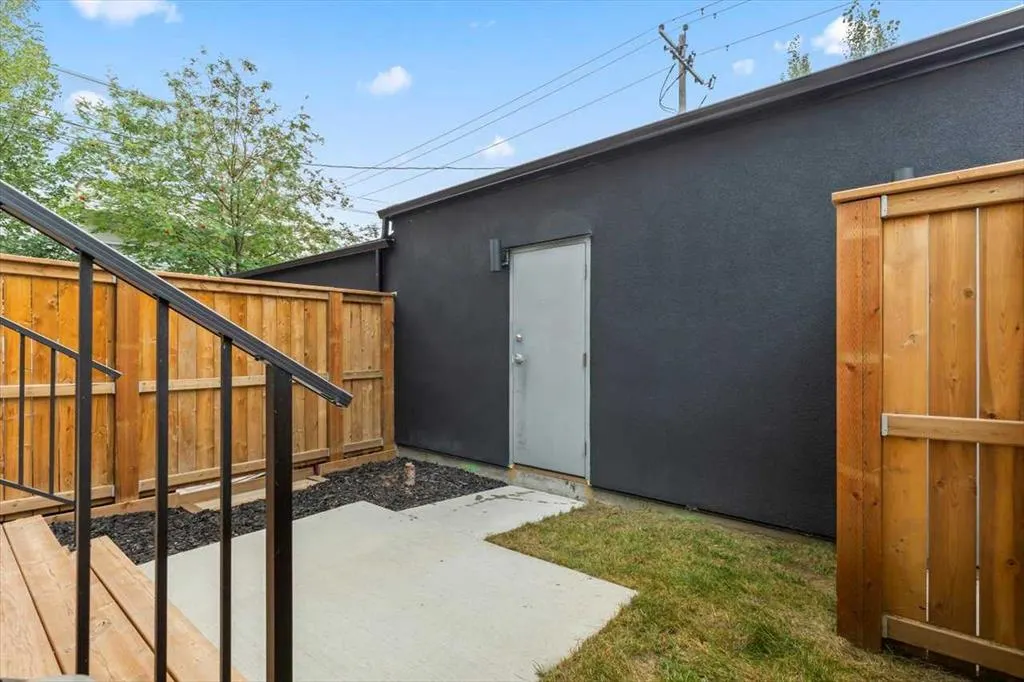 1825 27 Avenue SW, #4