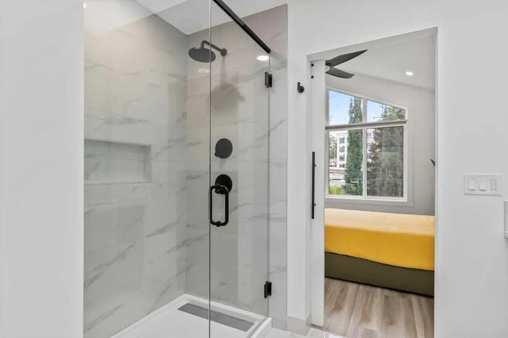 1825 27 Avenue SW, #4