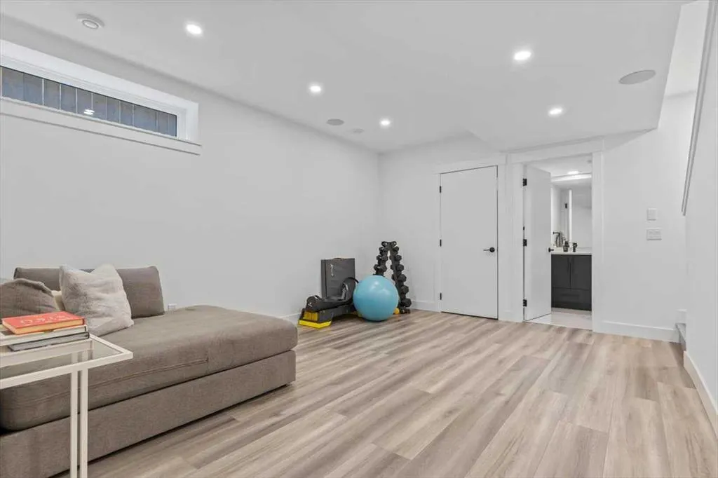 1825 27 Avenue SW, #4