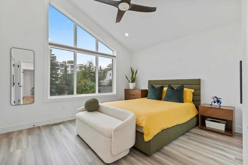 1825 27 Avenue SW, #4