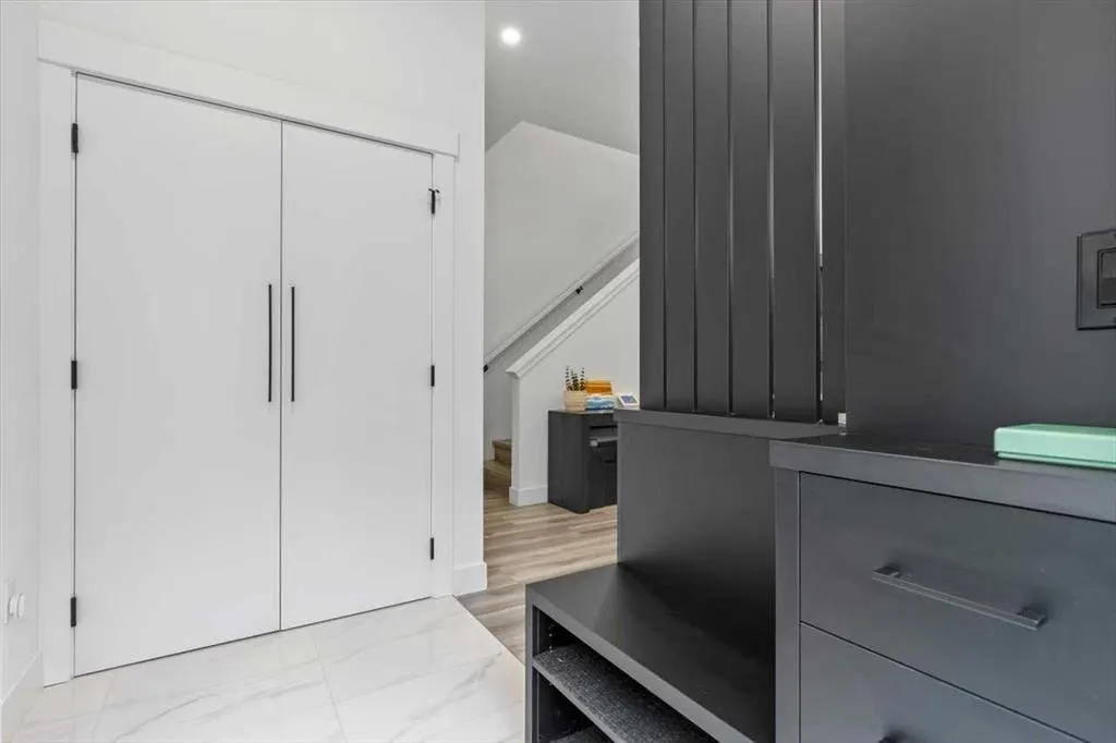 1825 27 Avenue SW, #4