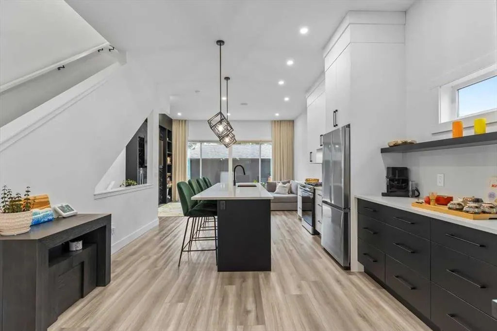1825 27 Avenue SW, #4