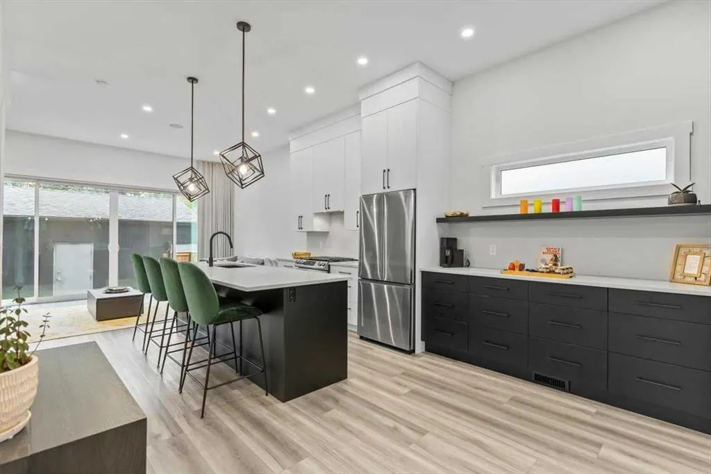 1825 27 Avenue SW, #4