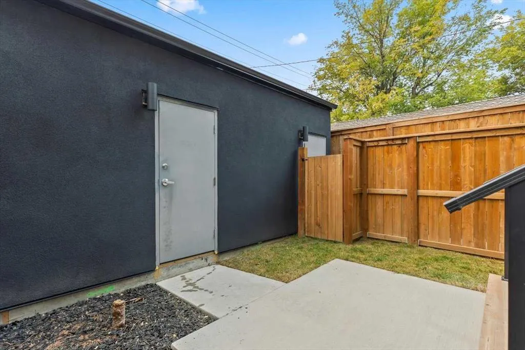 1825 27 Avenue SW, #4