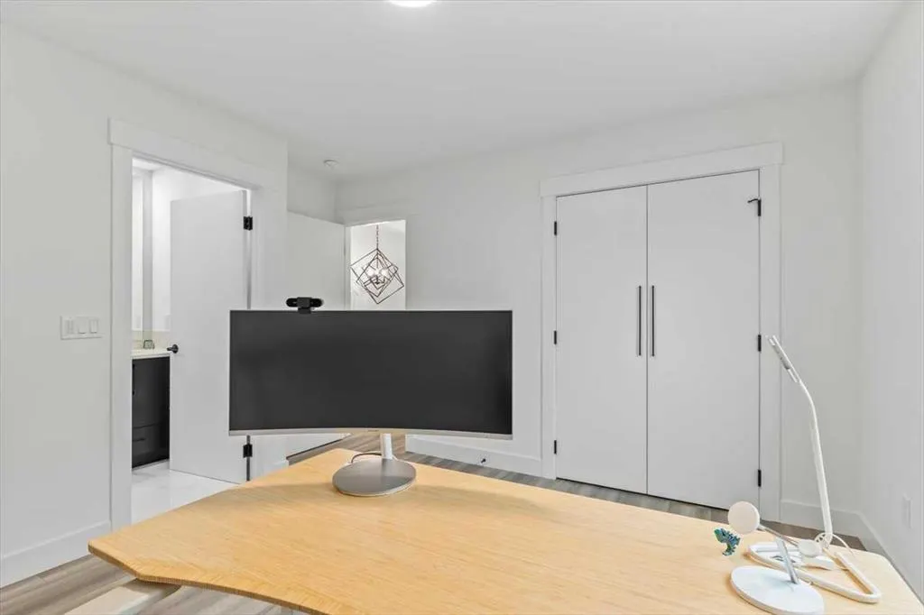 1825 27 Avenue SW, #4