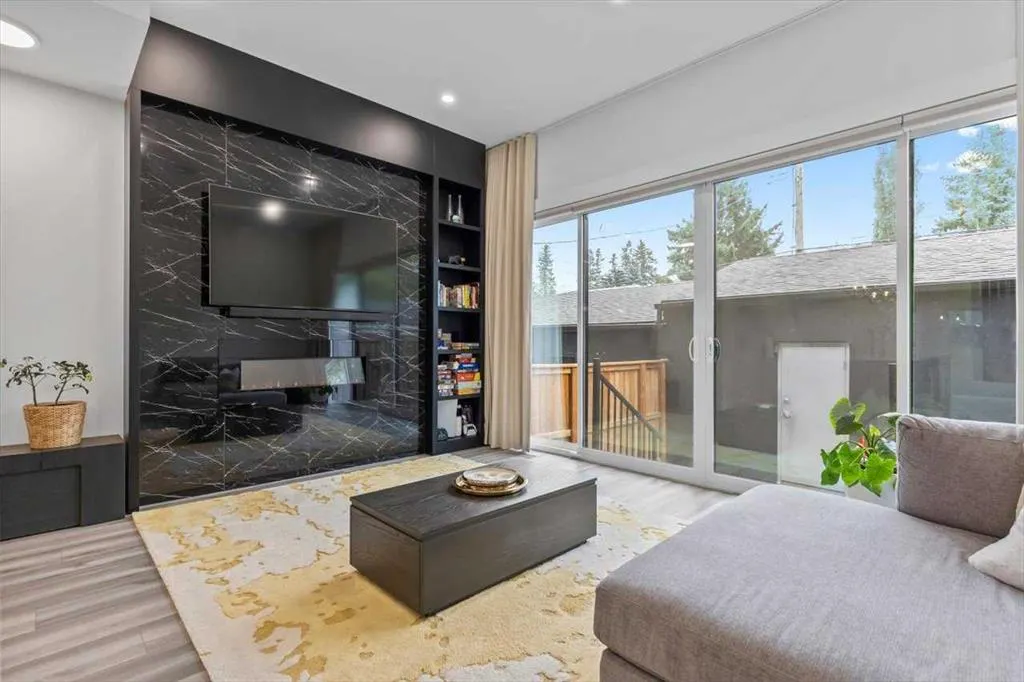 1825 27 Avenue SW, #4