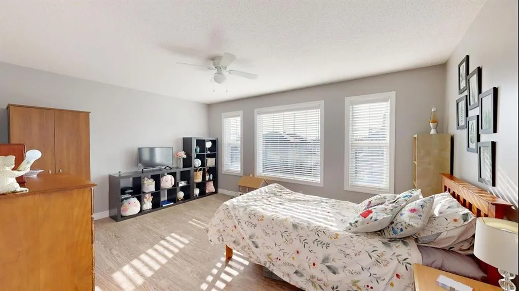 70 Crystalridge Close