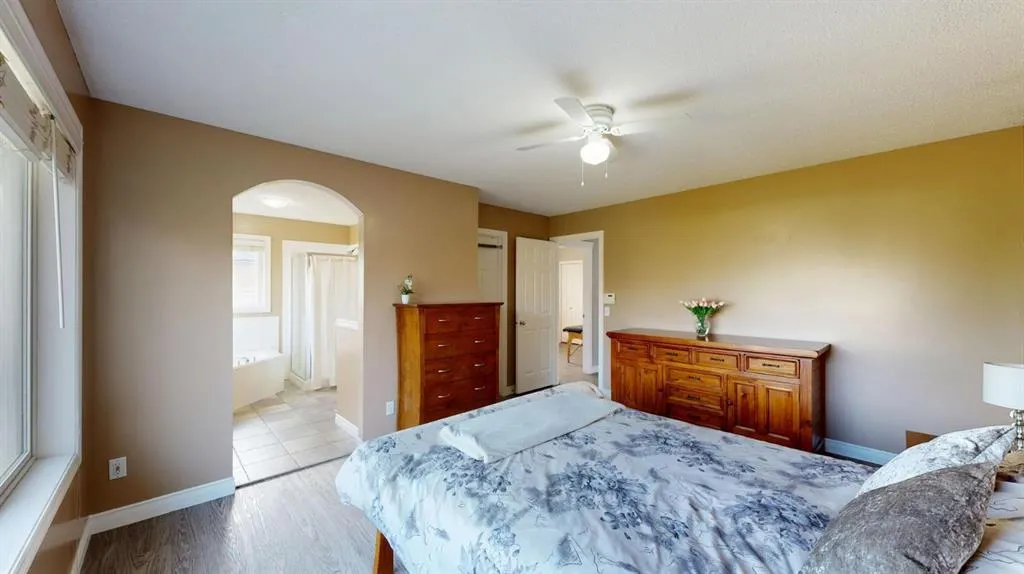 70 Crystalridge Close