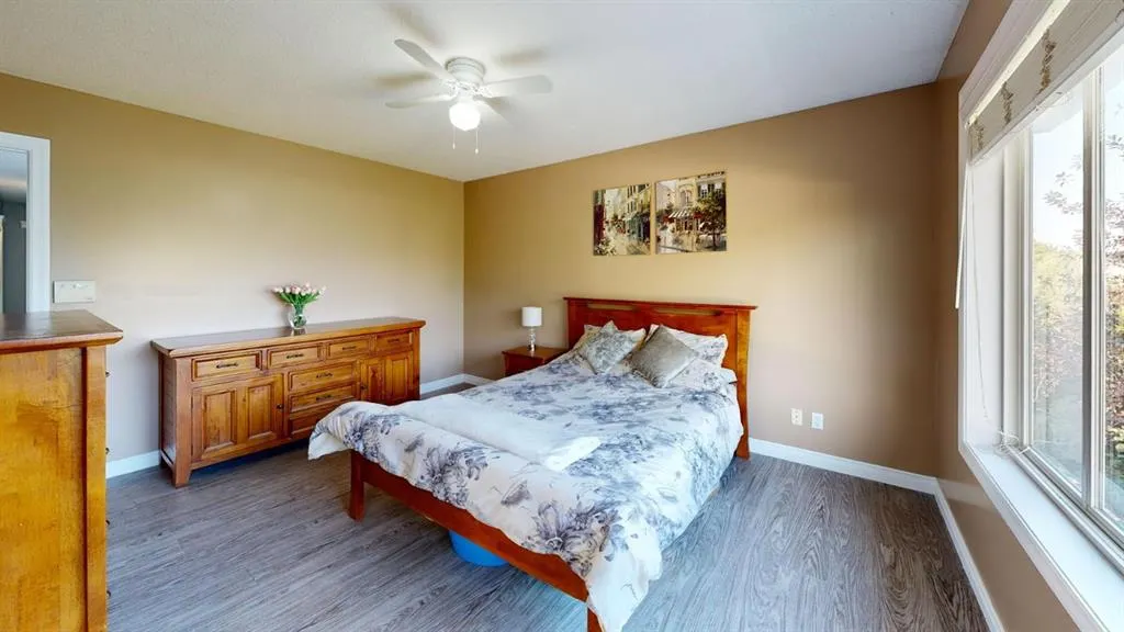 70 Crystalridge Close